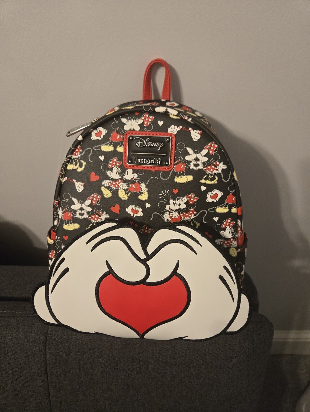 Disney Loungefly Minnie Mouse Heart Backpack - Black & Red